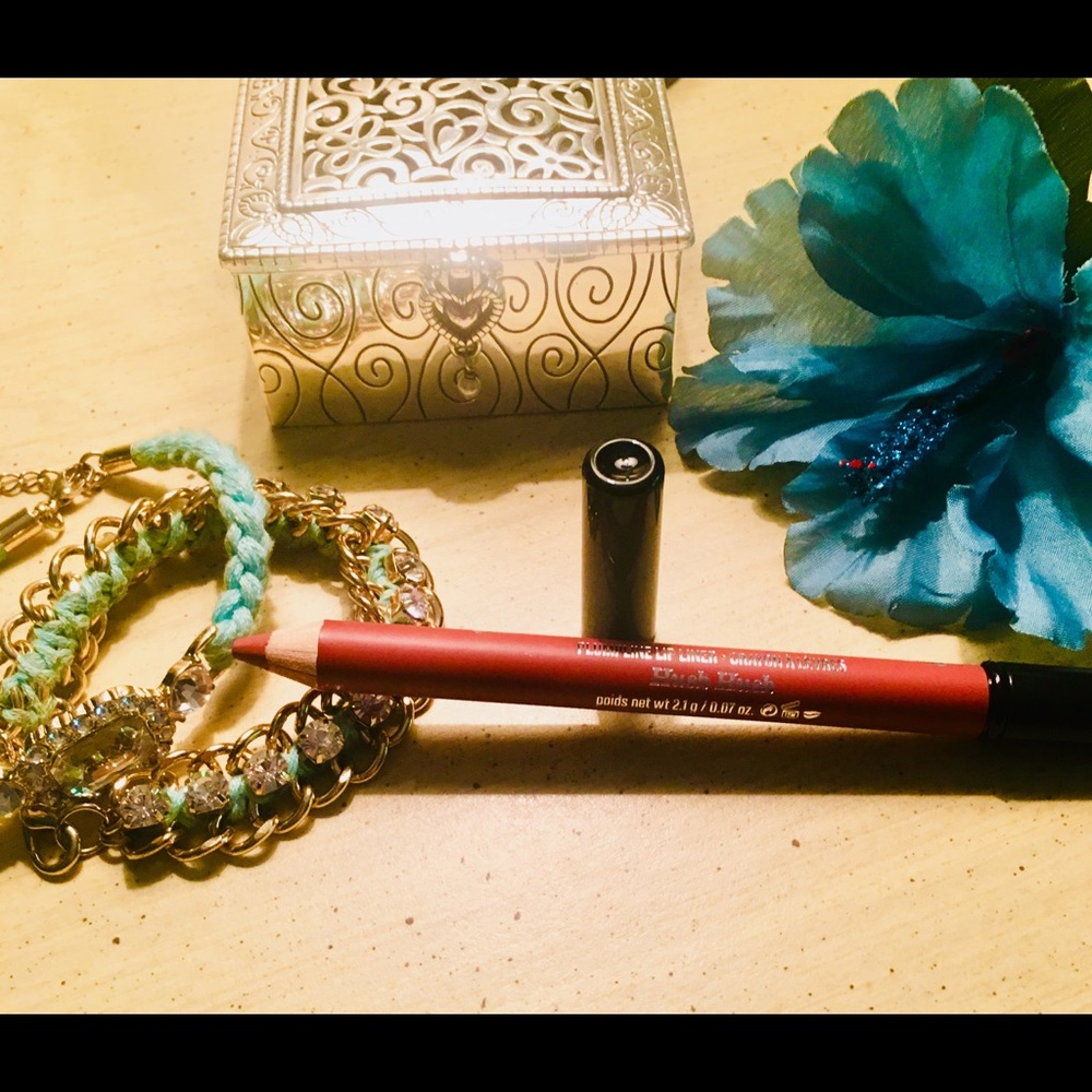 Buxom Plumpline Lip Liner!